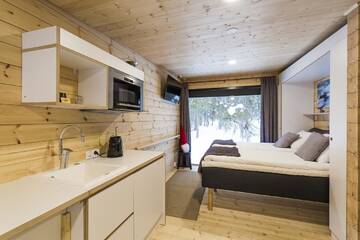 Фото номера Улучшенное шале Лоджи Arctic Circle Wilderness Resort г. Викаярви 9
