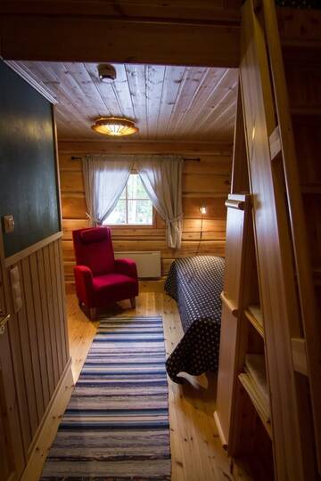 Фото номера Трехместный номер с собственной ванной комнатой Лоджи Arctic Circle Wilderness Resort г. Викаярви 4