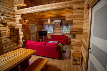 Фото номера Трехместный номер с собственной ванной комнатой Лоджи Arctic Circle Wilderness Resort г. Викаярви 2
