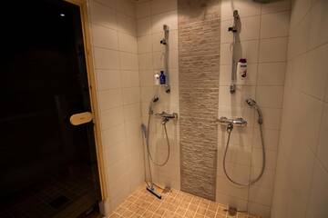 Фото номера Шале с двумя спальнями Лоджи Arctic Circle Wilderness Resort г. Викаярви 9