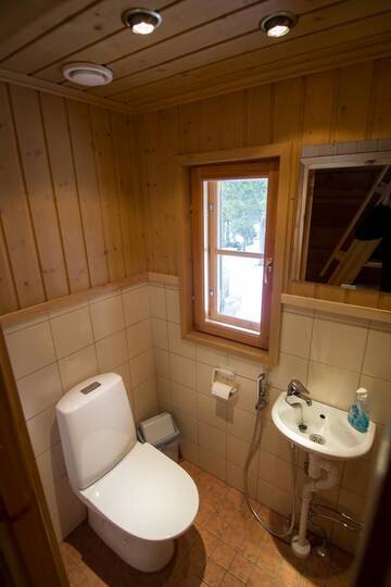 Фото номера Трехместный номер с собственной ванной комнатой Лоджи Arctic Circle Wilderness Resort г. Викаярви 6
